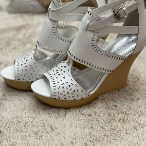 Guess ‘Agenta’ sandal.  White leather, size 10.  New with box.